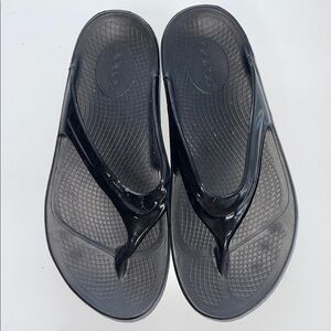 OOFOS OOlala recovery women's sandals